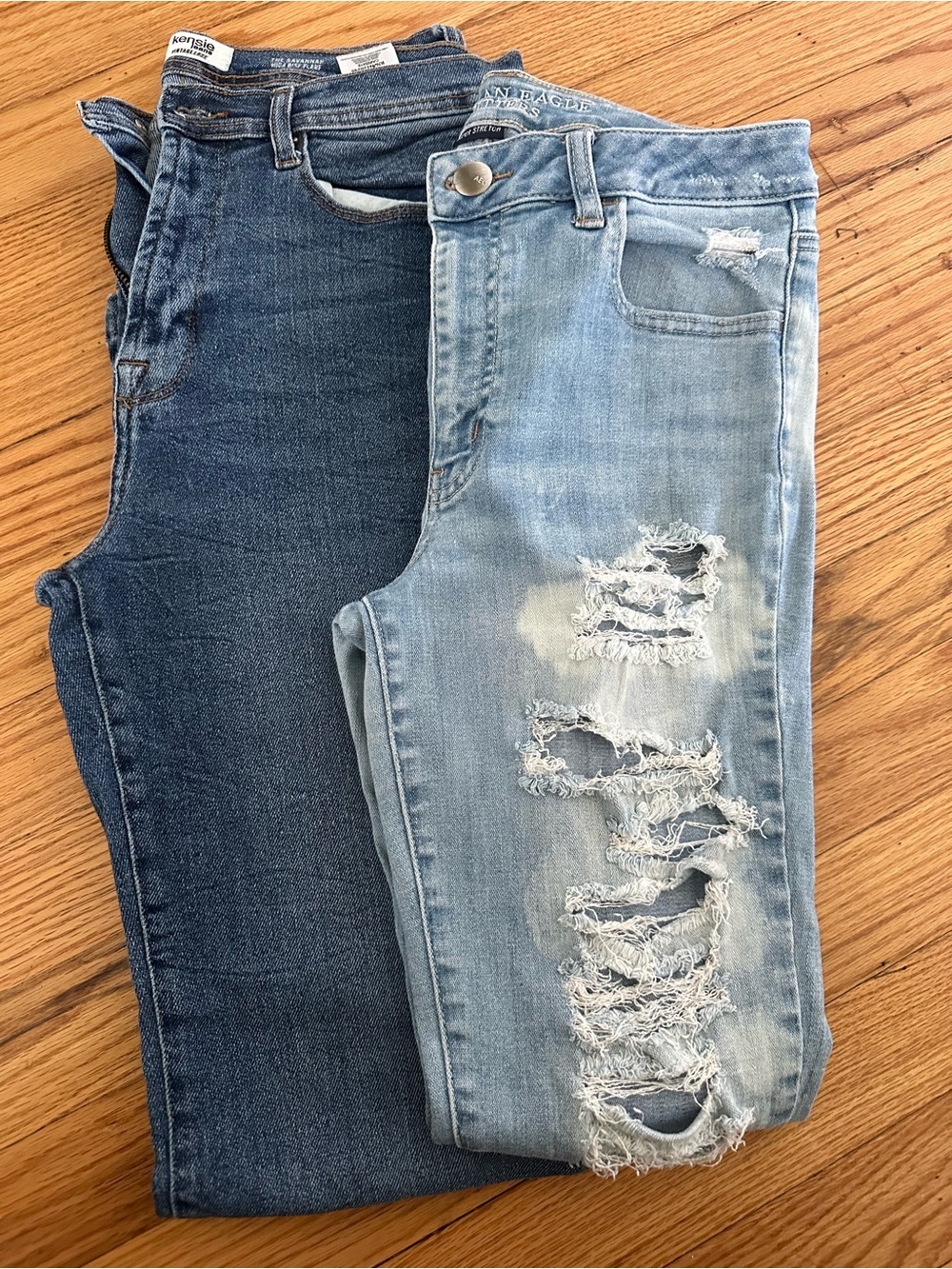 American Eagle Outfitters Two-Pack Skinny Jeans in Light Blue and Dark Blue